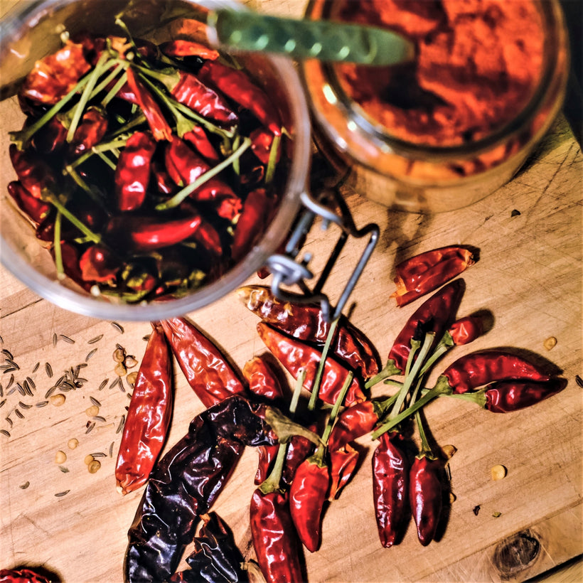 Fox&#39;s Spices Whole &amp; Ground Dried Chillies